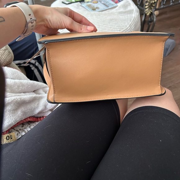 Steve Madden Tan Crossbody Bag with pouch - Picture 3 of 9